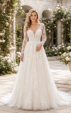 Robe de mariée romantique à col en V, dentelle illusion, manches longues et traîne chapelle