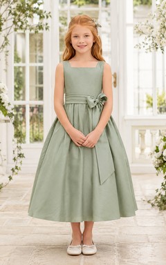 Robe de demoiselle d'honneur de jardin en soie dupioni sauge, col carré, sans manches, nœud, longueur thé, coupe trapèze, col rond