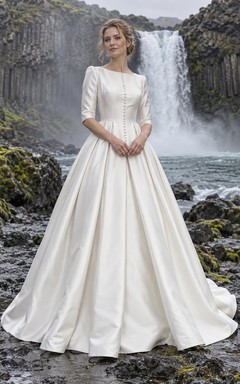 Vestido de novia de gala de satén duquesa con escote barco, mangas hasta el codo y espalda abotonada.