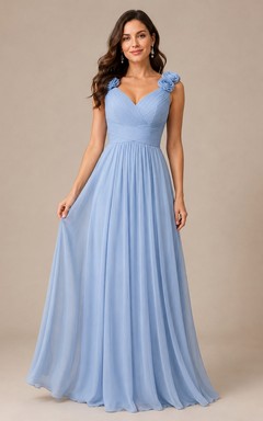 Hellblaues Chiffonkleid in A-Linie mit floralem Trägerdetail