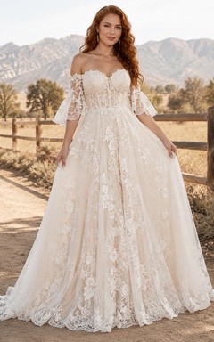 Robe de mariée champêtre en tulle, coupe trapèze, épaules dénudées, manches bouffantes, traîne chapelle, dos corset lacé