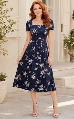 Vestido corto de manga corta y corte A con estampado floral azul marino oscuro de Einschulung Mother.