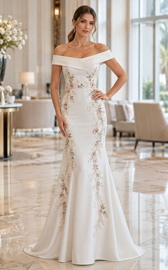 Vestido formal de sirena de satén blanco con hombros descubiertos y mangas cortas