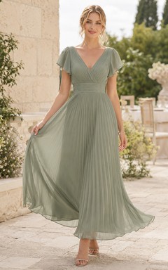 Vestido largo de gasa plisada con escote en V color verde salvia