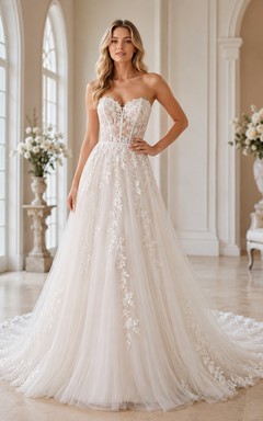 Robe de mariée bustier sans manches en dentelle florale et tulle, coupe trapèze, traîne cathédrale