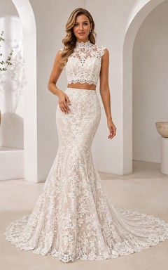 Boho-Hochzeitskleid im Meerjungfrauenstil mit hohem Kragen, Spitze und Schleppe (formell)