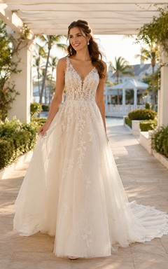 Robe de mariée Garden Destination à bretelles en dentelle et tulle, coupe trapèze, traîne chapelle, style A, coupe A, bretelles en V profond, style A ... chapelle