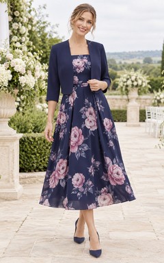 Vestido de invitada con chaqueta, corte A, escote en V y manga tres cuartos, estampado de rosas azul marino tinta.