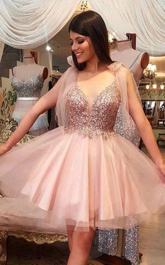 Robe de bal courte empire sans manches à décolleté plongeant et nœud papillon, ornée de perles