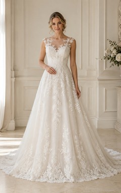 Robe de mariée en dentelle à traîne courte, décolleté illusion et ourlet asymétrique fleuri