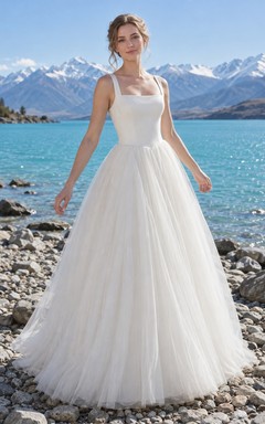 Schlichtes Brautkleid in A-Linie mit eckigem Ausschnitt und Tüllträgern