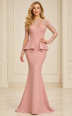 Abendkleid in Altrosa mit langen Ärmeln, Schößchen und Meerjungfrauenschnitt, bodenlang, aus Spitze und Illusionseffekt