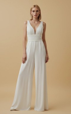 Ärmelloser Jumpsuit aus Spitze mit tiefem V-Ausschnitt für die Hochzeit