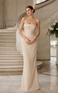 Robe de soirée simple, bustier, sans bretelles, couleur champagne, longueur colonne.