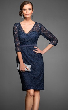Vestido de encaje hasta la rodilla, largo hasta la rodilla, con escote en V y mangas de 3-4 pulgadas, ideal para la madre de la novia, con detalles de ilusión.