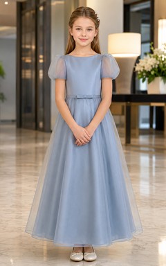 Robe de demoiselle d'honneur moderne et élégante bleu acier, coupe trapèze, en tulle, col rond, manches bouffantes, longueur au sol