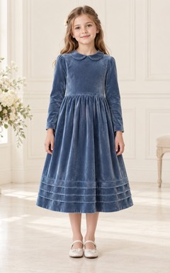 Schlichtes, langärmeliges, stahlblaues, teelanges Blumenmädchenkleid mit abgerundetem Kragen und komplett gerafftem Saum