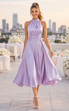 Robe de mariée lavande en satin, col montant, dos nu et longueur thé