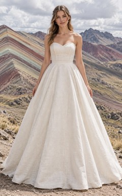 Schlichtes, trägerloses Brautkleid aus Leinenmischgewebe mit Herzausschnitt, schmalem Taillenbund und A-Linien-Rock
