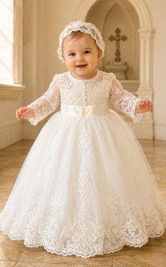 Vestido de bautizo de lujo estilo Champagne Regal, corte en A, largo hasta los tobillos, cuello joya, manga larga, tul, encaje y espalda abotonada.
