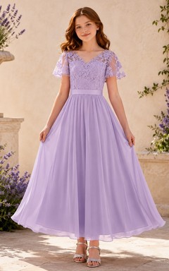 Lavendelfarbenes Brautjungfernkleid (A-Linie), V-Ausschnitt, kurze Ärmel, Blütenblattspitze, romantisch