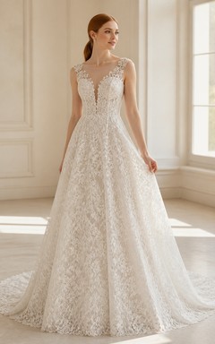 Vestido de novia romántico de corte A con escote en V pronunciado y encaje floral estilo catedral