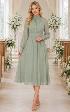 Salbeigrünes, hochgeschlossenes Chiffonkleid mit langen Ärmeln in Teelänge