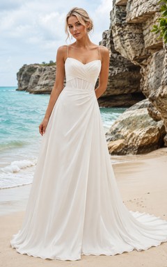 Trägerloses, herzförmiges, drapiertes Chiffon-A-Linien-Brautkleid mit Schleppe für den Strand