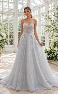 Robe de mariée romantique gris argenté sans bretelles, bustier en dentelle et tulle, coupe trapèze, robe de mariée romantique.