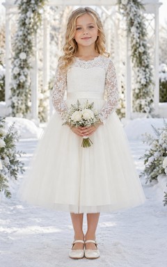 Vestido de niña de las flores de corte A para boda de invierno con mangas largas de ilusión, corpiño de encaje, falda de tul amplia, dobladillo a la altura de la rodilla, estilo formal de invierno.