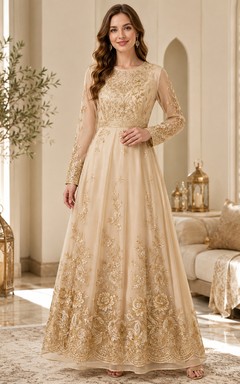 Champagnerfarbenes, hochgeschlossenes, langärmeliges Bayram-Kleid mit Illusionseffekt und goldener Stickerei in A-Linie und bodenlang