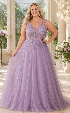 Lavendelfarbenes Tüll-Ballkleid in Übergröße mit V-Ausschnitt