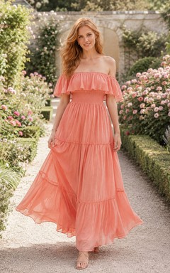 Korallenfarbenes, schulterfreies, kurzärmeliges Chiffon-Gartenkleid in A-Linie, knöchellang, gestuft