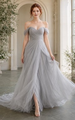 Robe de mariée romantique en tulle drapé gris argenté à épaules dénudées et coupe trapèze