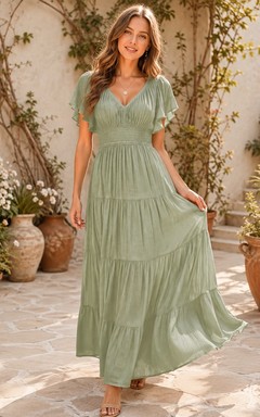 Salbeigrünes, kurzärmeliges, gestuftes Chiffonkleid in A-Linie mit V-Ausschnitt und bodenlanger Silhouette