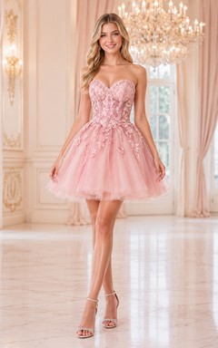 Vestido corto de cóctel de quinceañera color rosa empolvado, sin tirantes, con escote corazón, apliques florales y cuentas, de tul y corte en A.