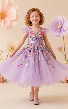 Robe de demoiselle d'honneur fantaisiste en tulle lavande ornée d'appliqués floraux colorés, jupe courte et volants scintillants