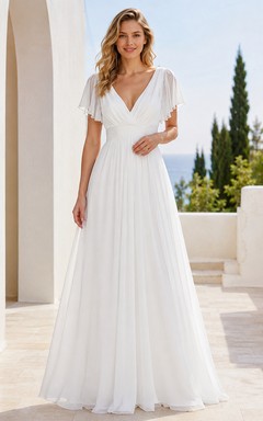 Robe de mariée romantique en mousseline plissée, décolleté en V, manches pétales et coupe trapèze, style jardin