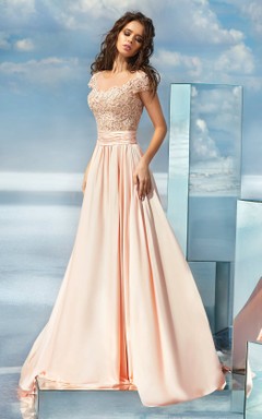 A-Linien-Kleid mit Schleppe, kurzen Ärmeln und Strassapplikationen, Satin-Illusionseffekt
