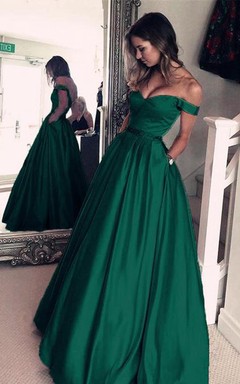 Vestido de satén de corte A con escote en V, manga corta y cremallera en la espalda.