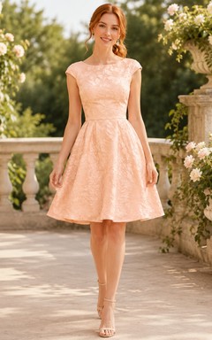 Robe de soirée trapèze texturée pêche avec fleurs tissées et taille naturelle