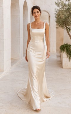 Robe de mariée fourreau en satin à col carré et dos nu