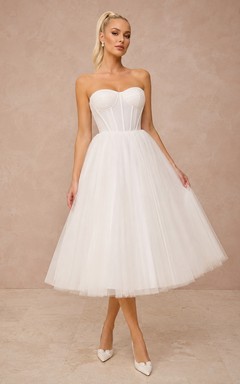 Robe de mariée civile romantique moderne, bustier cœur en tulle, coupe trapèze, longueur thé