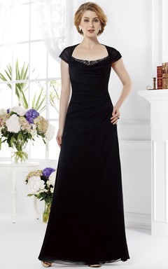 Langes, ärmelloses Brautmutterkleid mit eckigem Ausschnitt und Kristallen