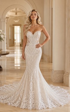 Robe de mariée sirène bustier en dentelle sans couture avec traîne cathédrale et applications florales pour la réception
