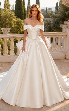 Robe de mariée minimaliste en satin, robe de bal à épaules dénudées et traîne.