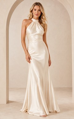 Vestido de noche formal sencillo, largo hasta el suelo, de satén color marfil, con escote halter y espalda descubierta.