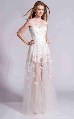 A-Linien-Abendkleid aus Tüll mit herzförmigem Ausschnitt, Blütenblättern und transparentem Rock