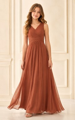 Vestido de dama de honor juvenil marrón, corte en A, escote en V, sin mangas, fruncido, elegante.