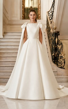 Robe de mariée luxueuse en satin, sans manches, coupe bateau, traîne chapelle, épaules dénudées